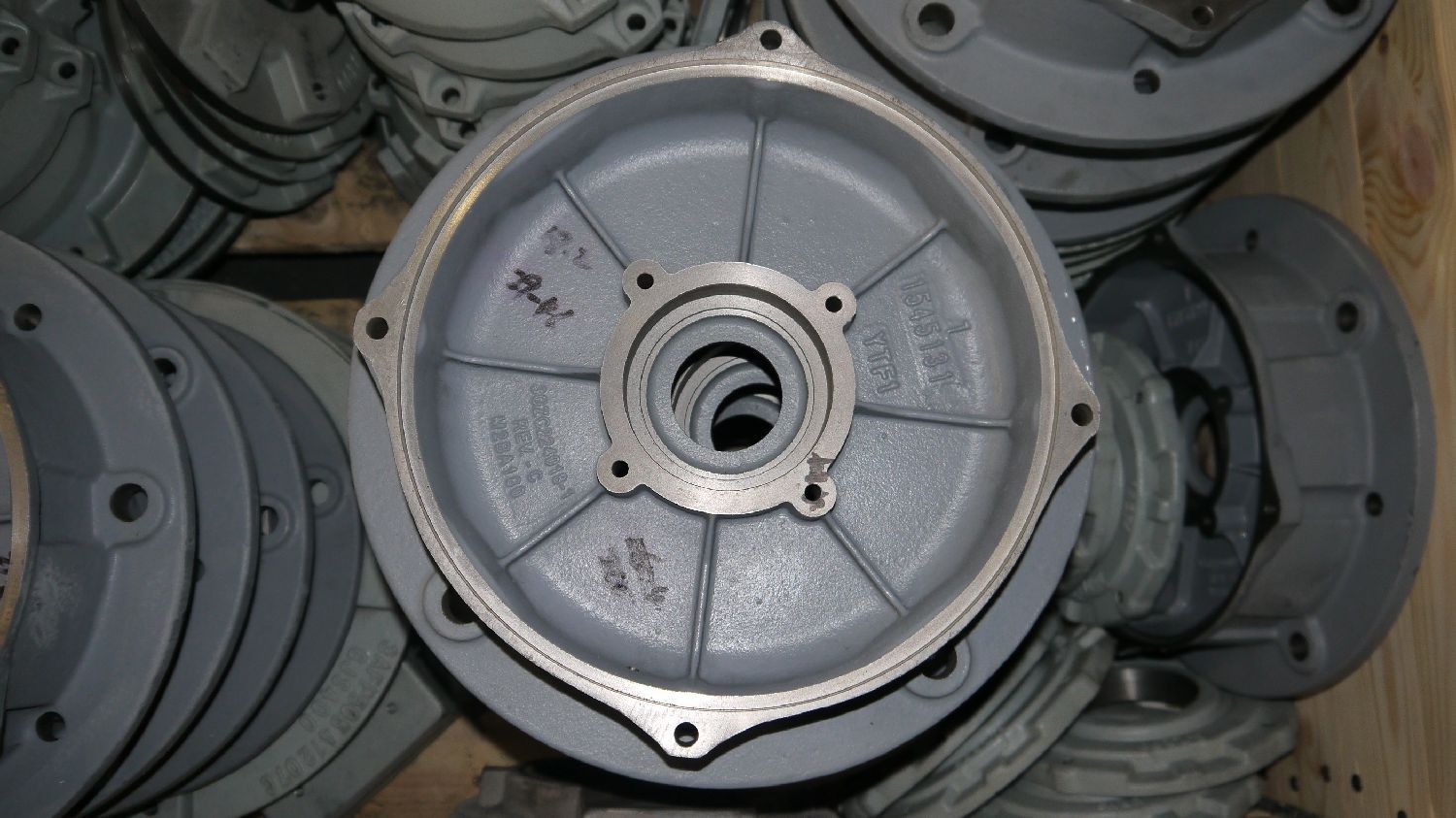 Dökme Demir Motor Uç Kapağı